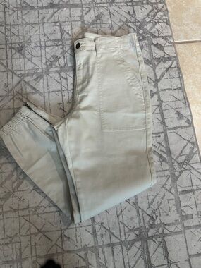 Ladies Cream colored Pants Sz 8 by Cabi New